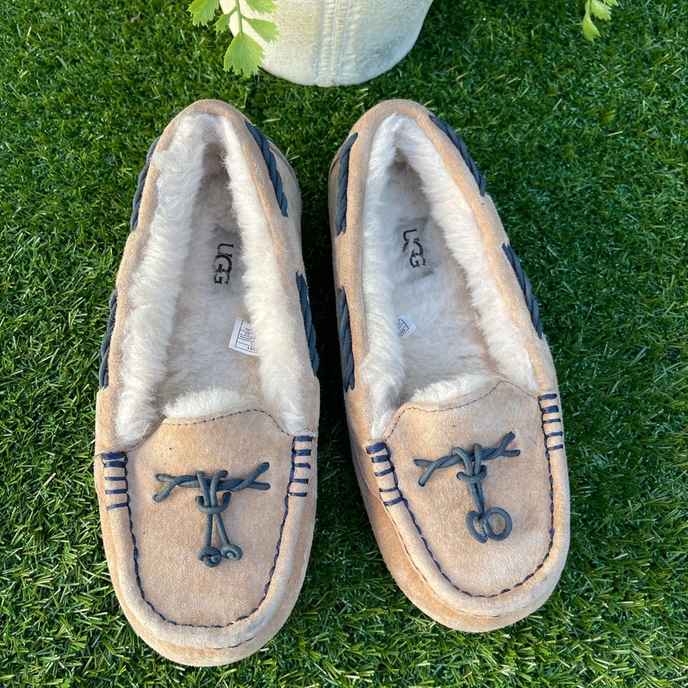 UGG🍂🍁Mocassins slip on Slippers Womens size 5 - Picture 4 of 7